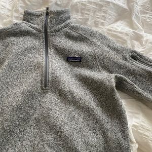 Patagonia grey fleece womens half zip. Slim fit
1/4 Zip
Pullover